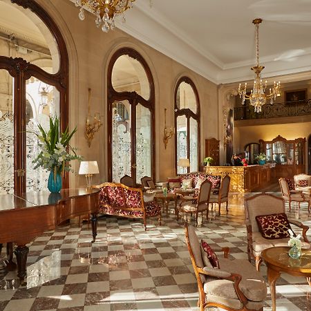 Hotel Regina Louvre Paris Ngoại thất bức ảnh The lobby