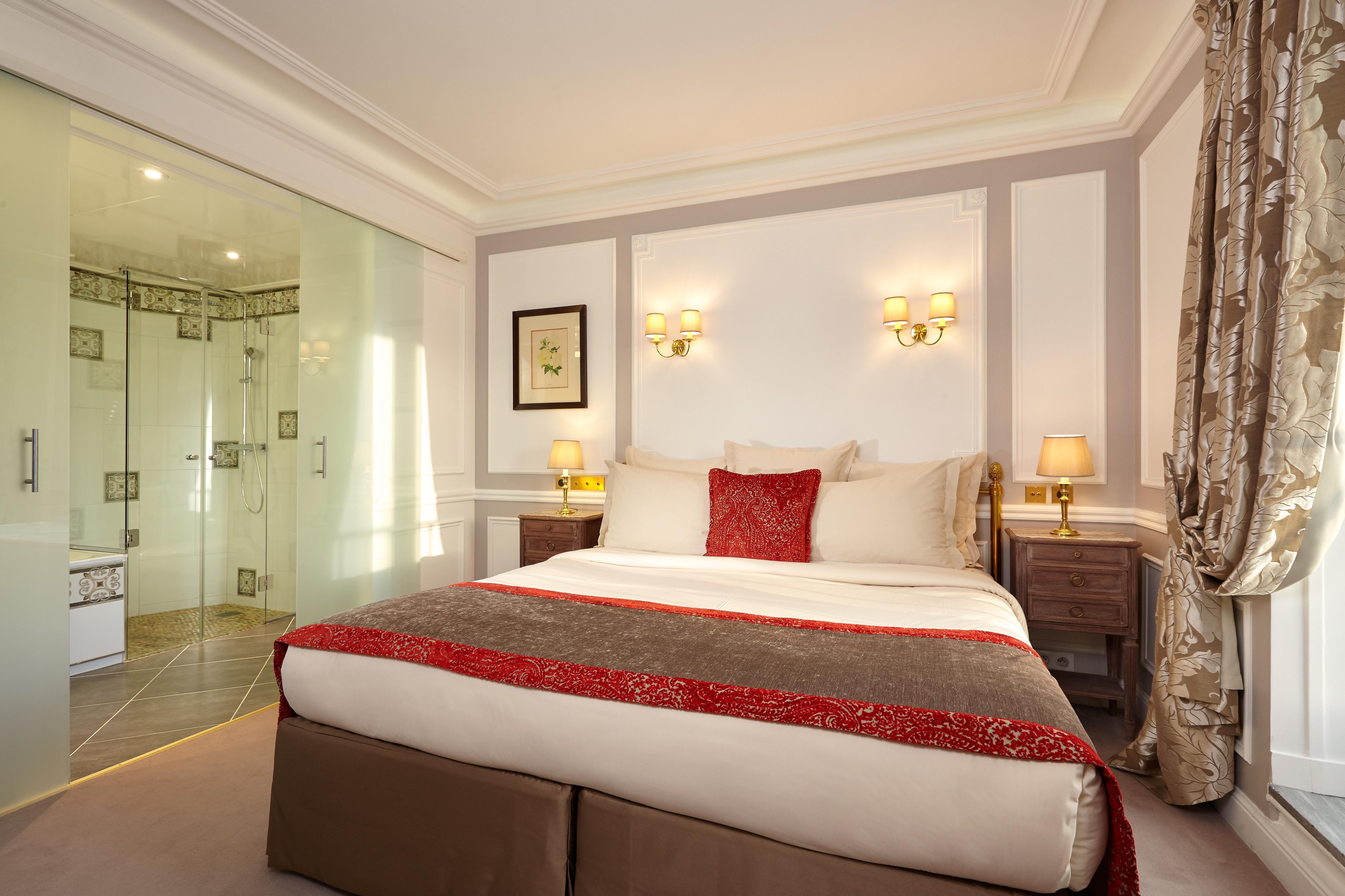 Hotel Regina Louvre Paris Ngoại thất bức ảnh A room at the hotel