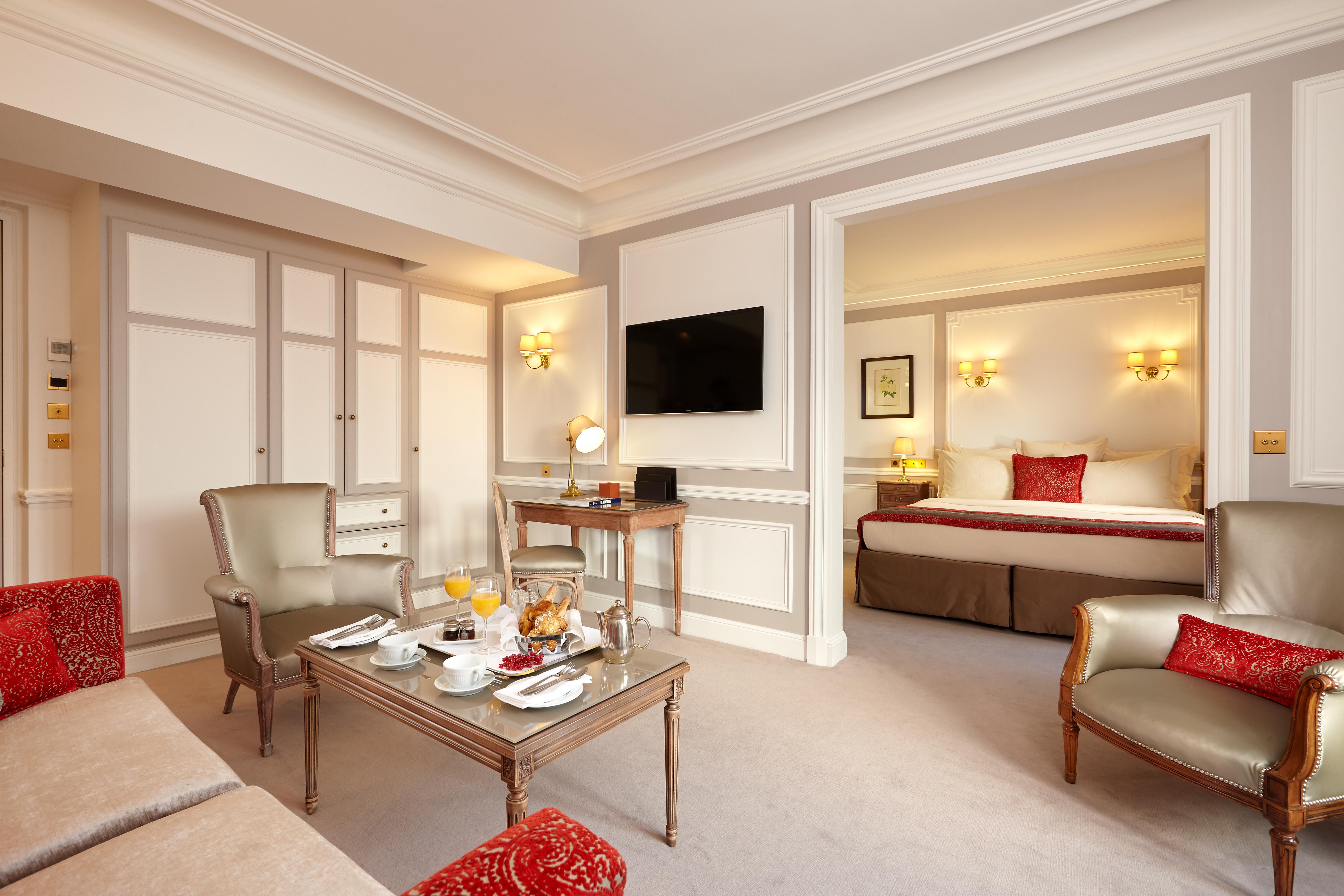 Hotel Regina Louvre Paris Ngoại thất bức ảnh A suite at the hotel