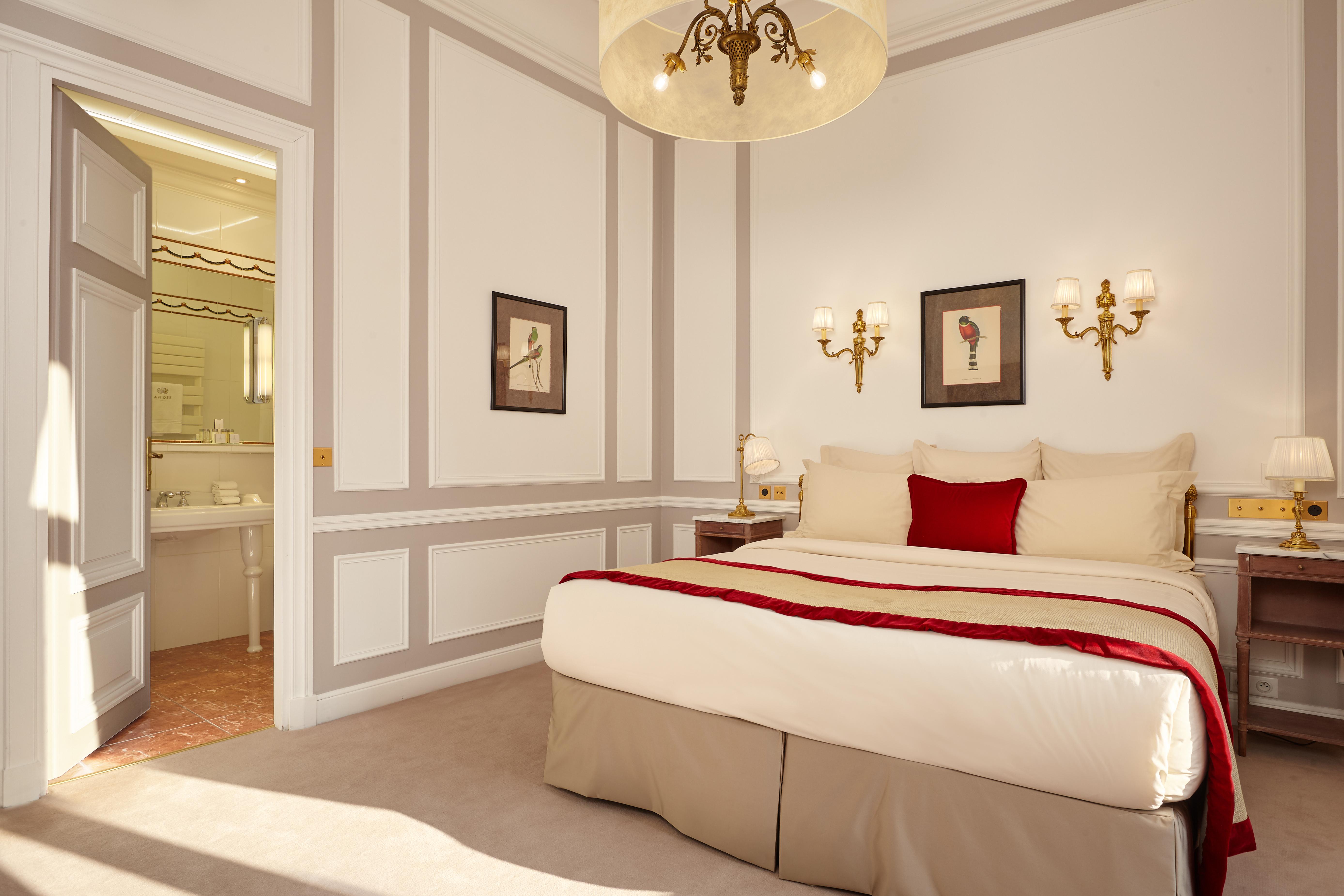 Hotel Regina Louvre Paris Ngoại thất bức ảnh A bedroom at the hotel