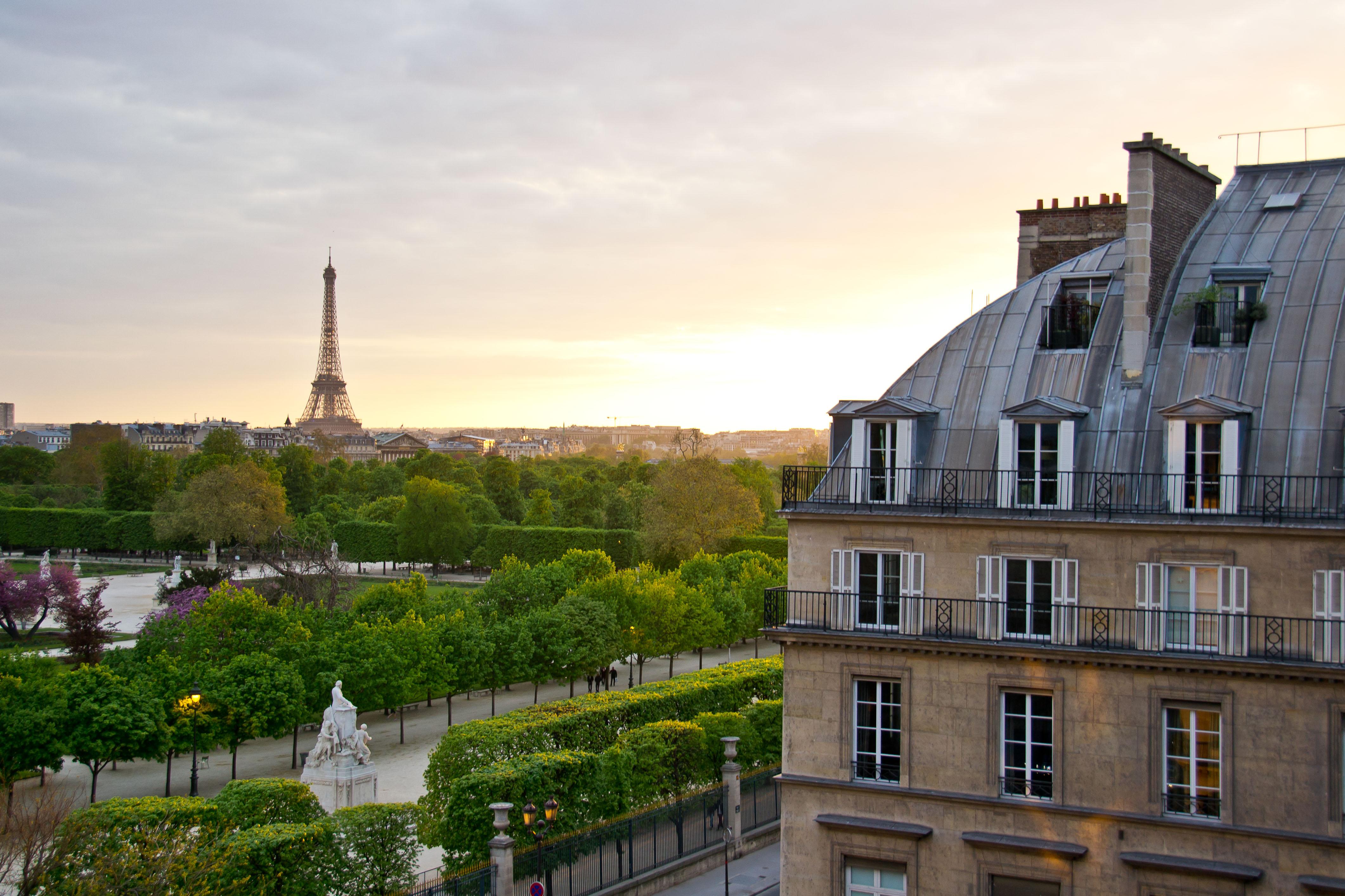 Hotel Regina Louvre Paris Ngoại thất bức ảnh View of the Eiffel Tower from the hotel