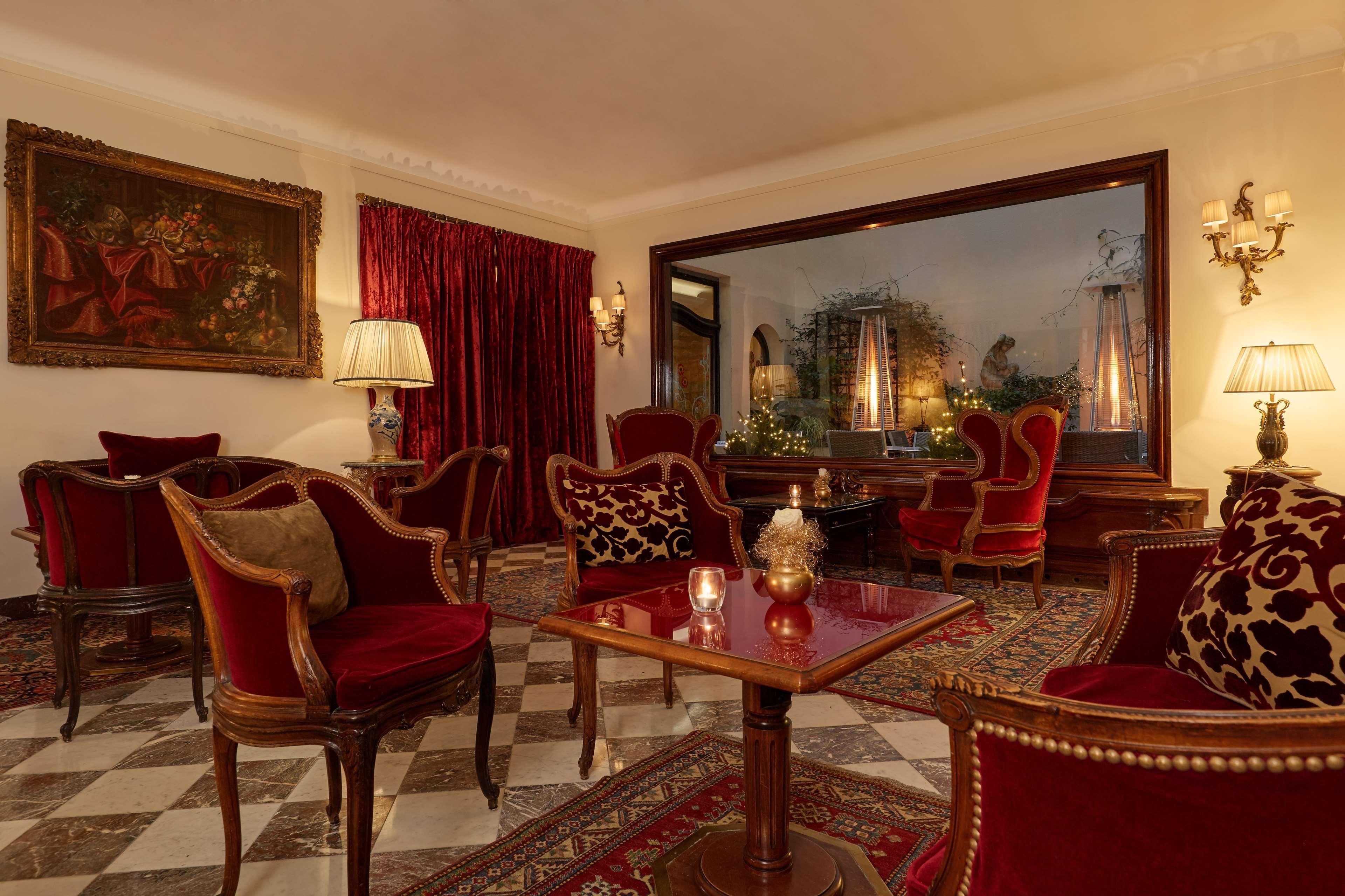 Hotel Regina Louvre Paris Ngoại thất bức ảnh The hotel's lobby