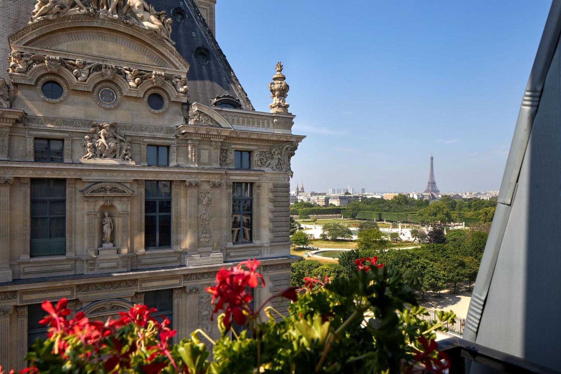 Hotel Regina Louvre Paris Ngoại thất bức ảnh View of the Champ de Mars from the hotel